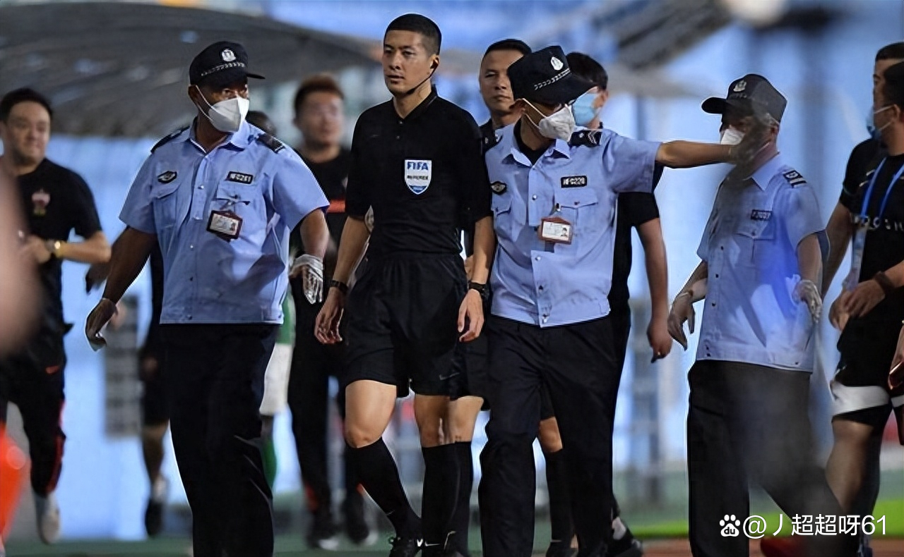 开云页面在线登录-今晨体能课后，勒沃库森再遭质疑备战意甲，球迷炸锅，轮换策略成焦点