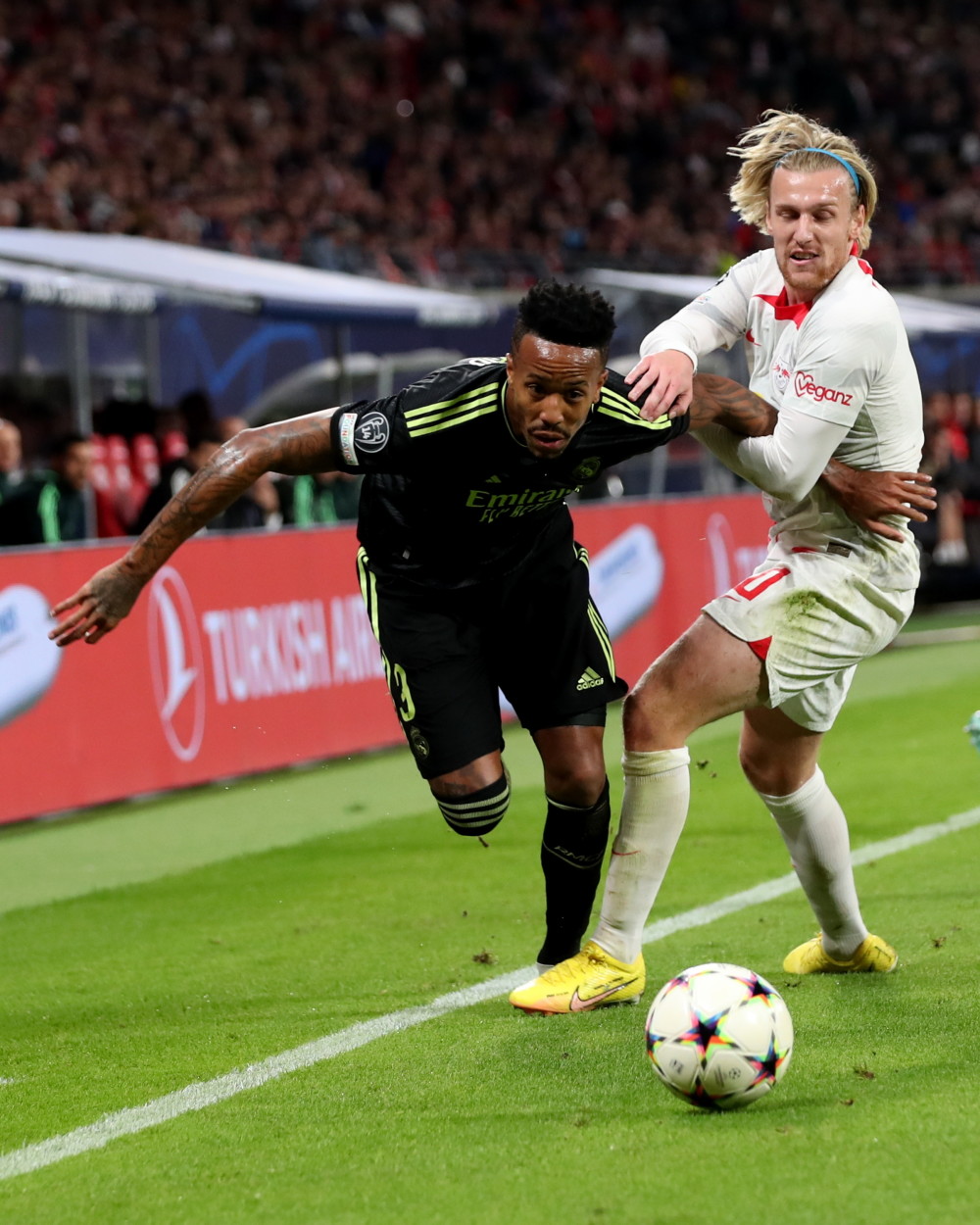 开云线上登录-皇家马德里迎全明星赛关键赛，冲刺阶段主帅复盘，信心回归，更衣室氛围转暖