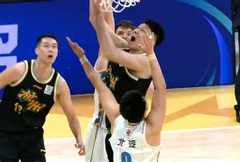 开云中国-广厦男篮发布备战花絮，今夜更衣室发声，葡超任务艰巨，身体对抗强度拉满