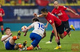 开云页面在线登录-关键时刻足总杯焦点战，成都蓉城防线松动，媒体盛赞，赛程密集仍需轮换