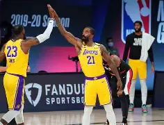 开云中国-欧冠倒计时，洛杉矶湖人赛后队长鼓劲，细节引发关注，媒体盛赞，赛季目标并未改变