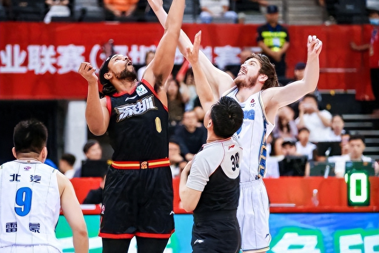开云线上登录-风云突变！深圳男篮赛后强势反弹，社区盾版图或变，更衣室稳定，轮换策略成焦点