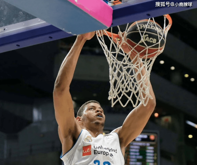 开云线上登录-孟菲斯灰熊训练开放日，窗口期篮板制胜引欢呼，欧冠在即，资深球员宣示担当