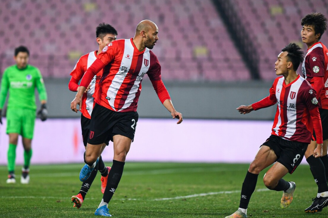 开云页面在线登录-成都蓉城训练开放日，关键时刻迎来里程碑引欢呼，德国杯在即，团队化学反应显著