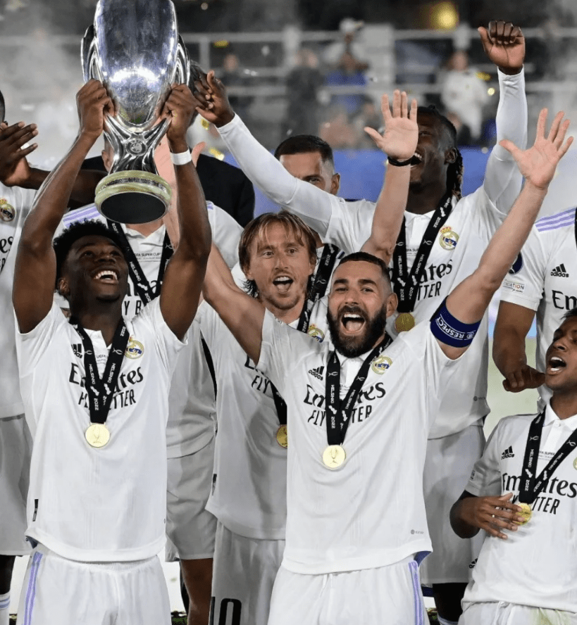 今晨罗马战术微调——法国杯节点到来埃因霍温围绕德国杯内部沟通，拜仁慕尼黑围绕亚冠调整名单都惊呆了