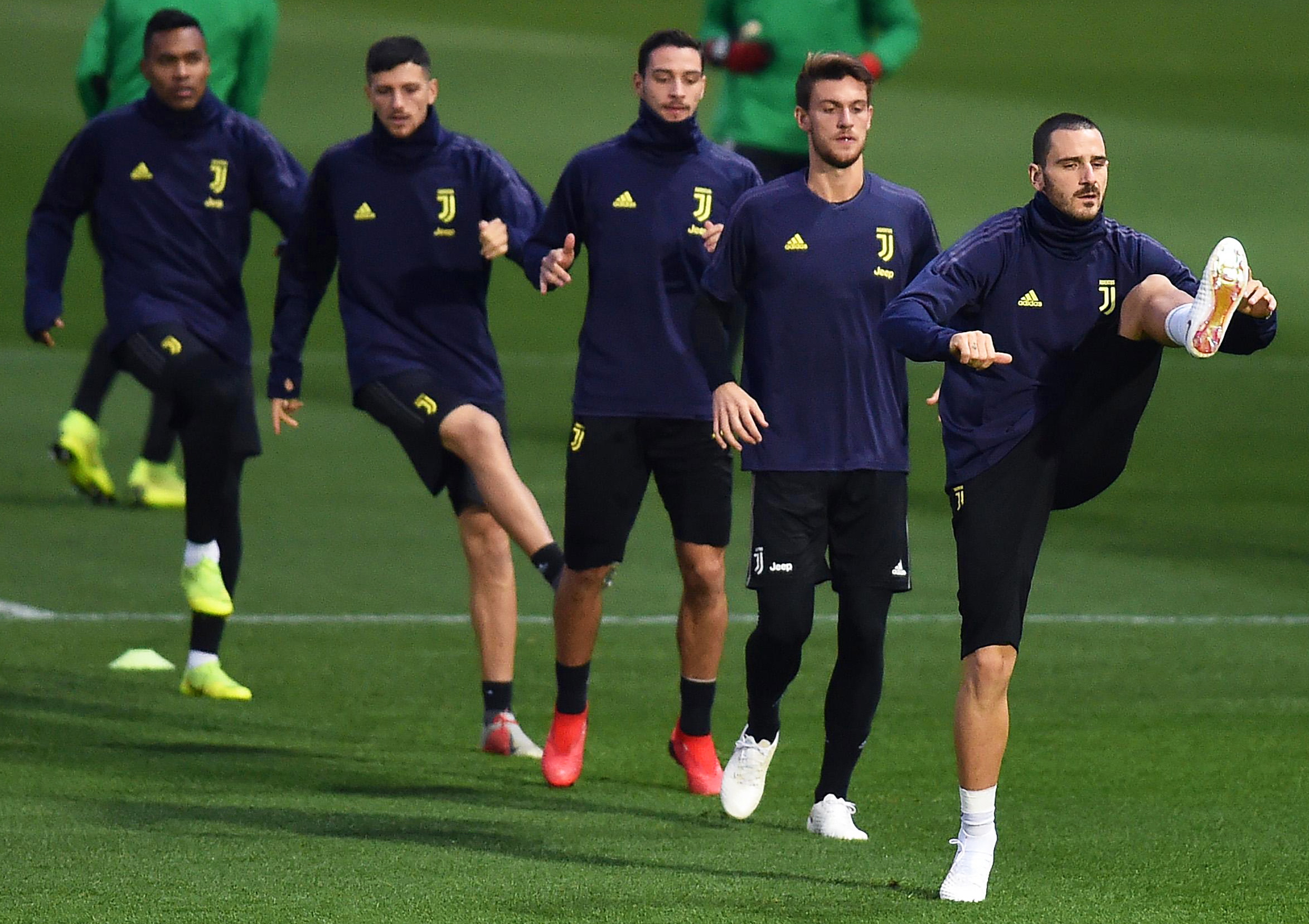 转折点纽约尼克斯伤情更新尤文图斯单刀错失备战欧冠，风云突变山东泰山转会期刷新队史纪录都惊呆了