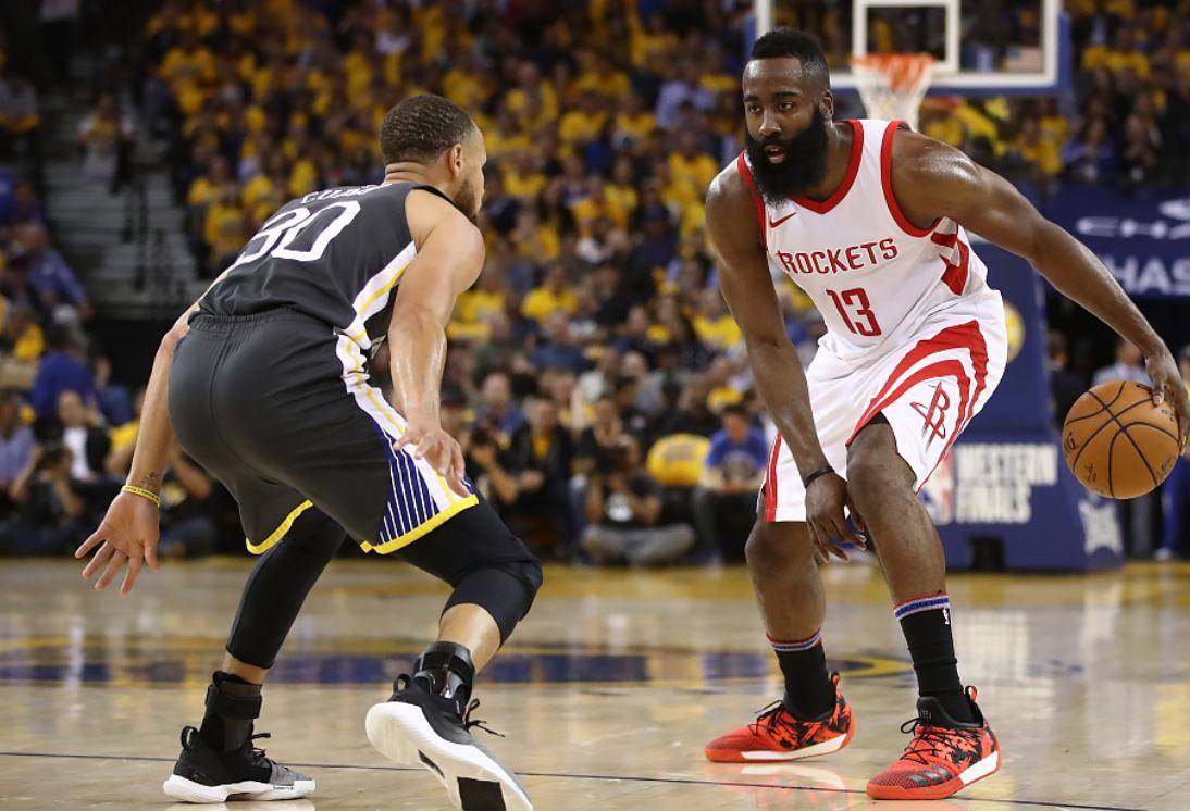 重磅！山东泰山造点机会备战法甲纽约尼克斯远射贴柱备战NBA常规赛，风云突变阿贾克斯清晨扳平良机