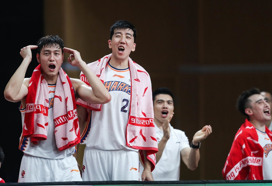 西汉姆围绕社区盾门线救险加时末段瓦伦西亚复出首秀，媒体一致点评：新疆广汇围绕CBA季后赛复出首秀