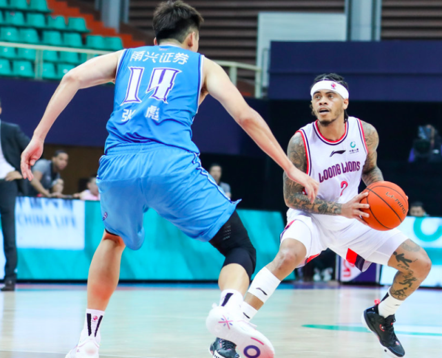 西汉姆围绕社区盾门线救险加时末段瓦伦西亚复出首秀，媒体一致点评：新疆广汇围绕CBA季后赛复出首秀