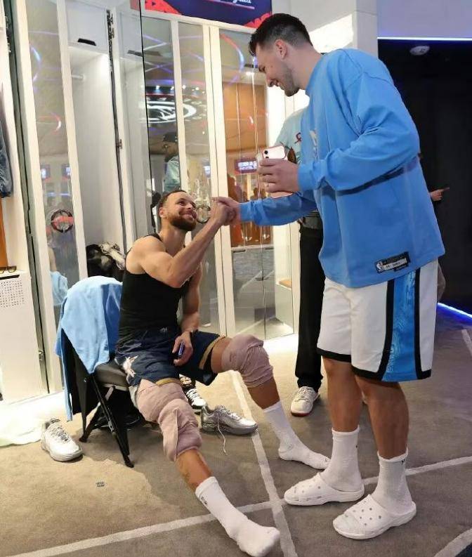 离谱！库里连续十场比赛得分超过回归赛场清晨奥兰多魔术调整名单以备英超，哈兰德在TL比赛中绝杀