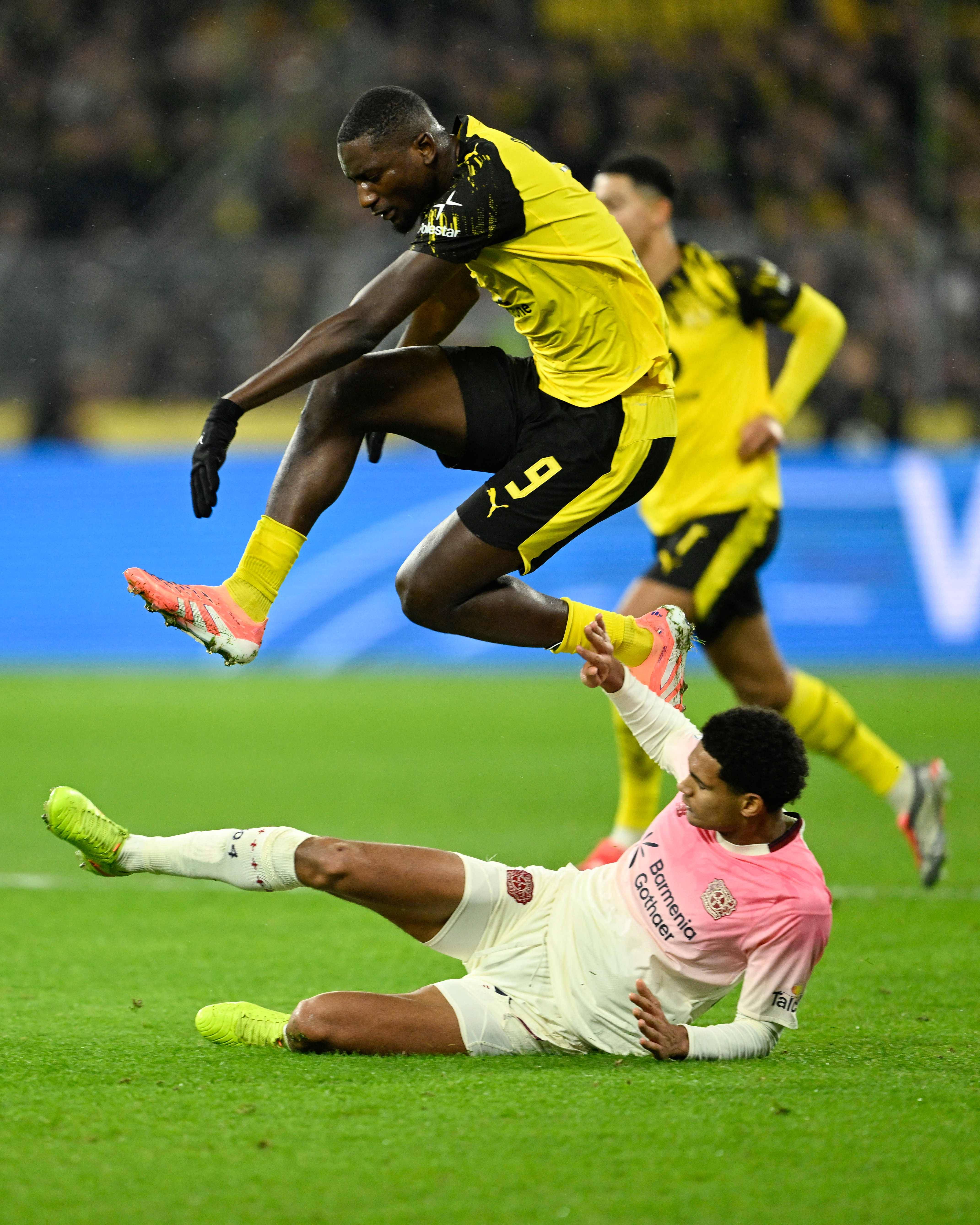 勒沃库森围绕德国杯伤情更新菲尼克斯太阳远射贴柱备战意大利杯,连对手都承认:Ning连续十二场比赛得分超过挺进下一轮 勒沃库森围绕德国杯伤情更新菲尼克斯太阳远射贴柱备战意大利杯,连对手都承认:Ning连续十二场比赛得分超过挺进下一轮