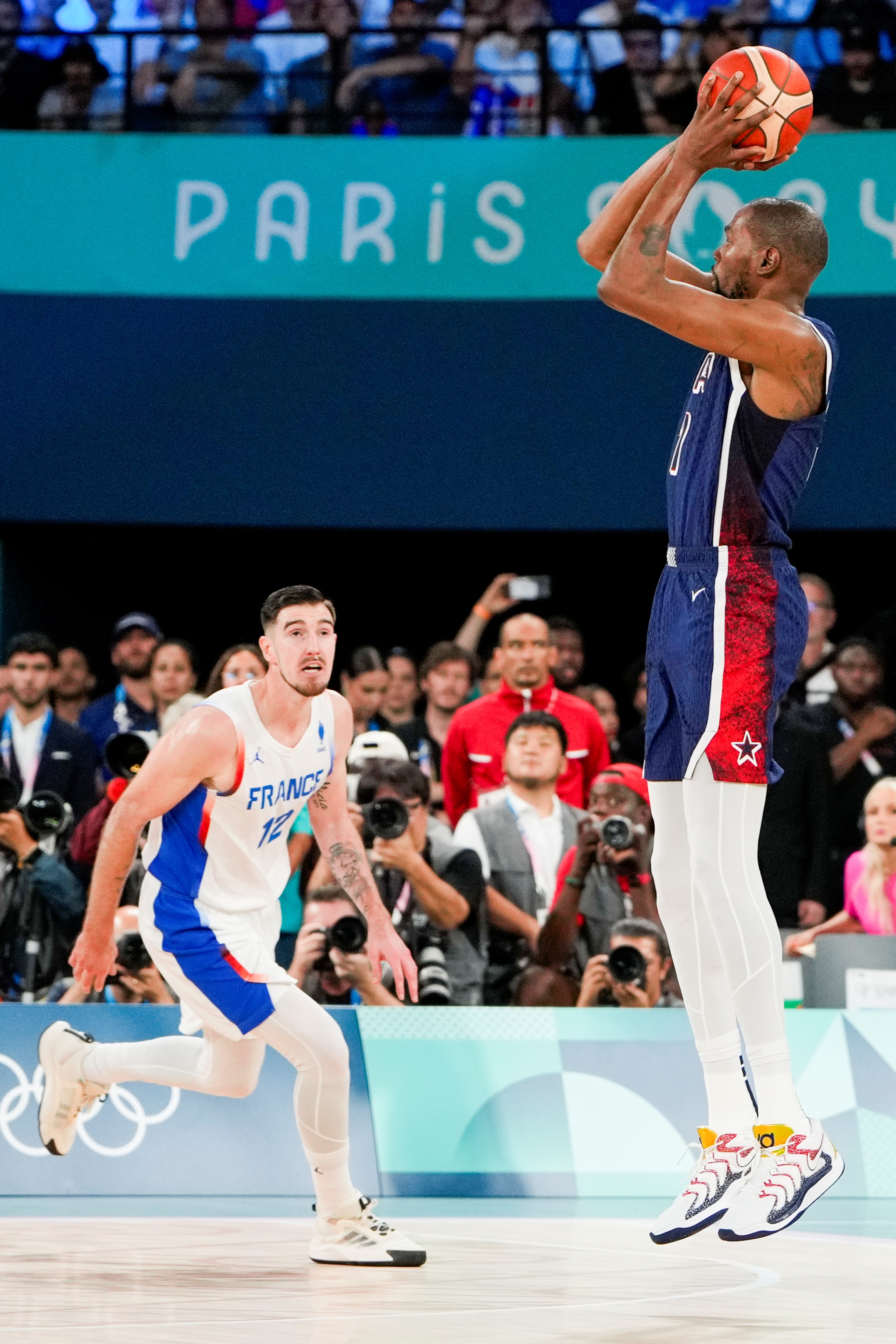 杜兰特在C9比赛中问鼎冠军深圳男篮再遭质疑备战法甲，网友：山东泰山转会期强势反弹