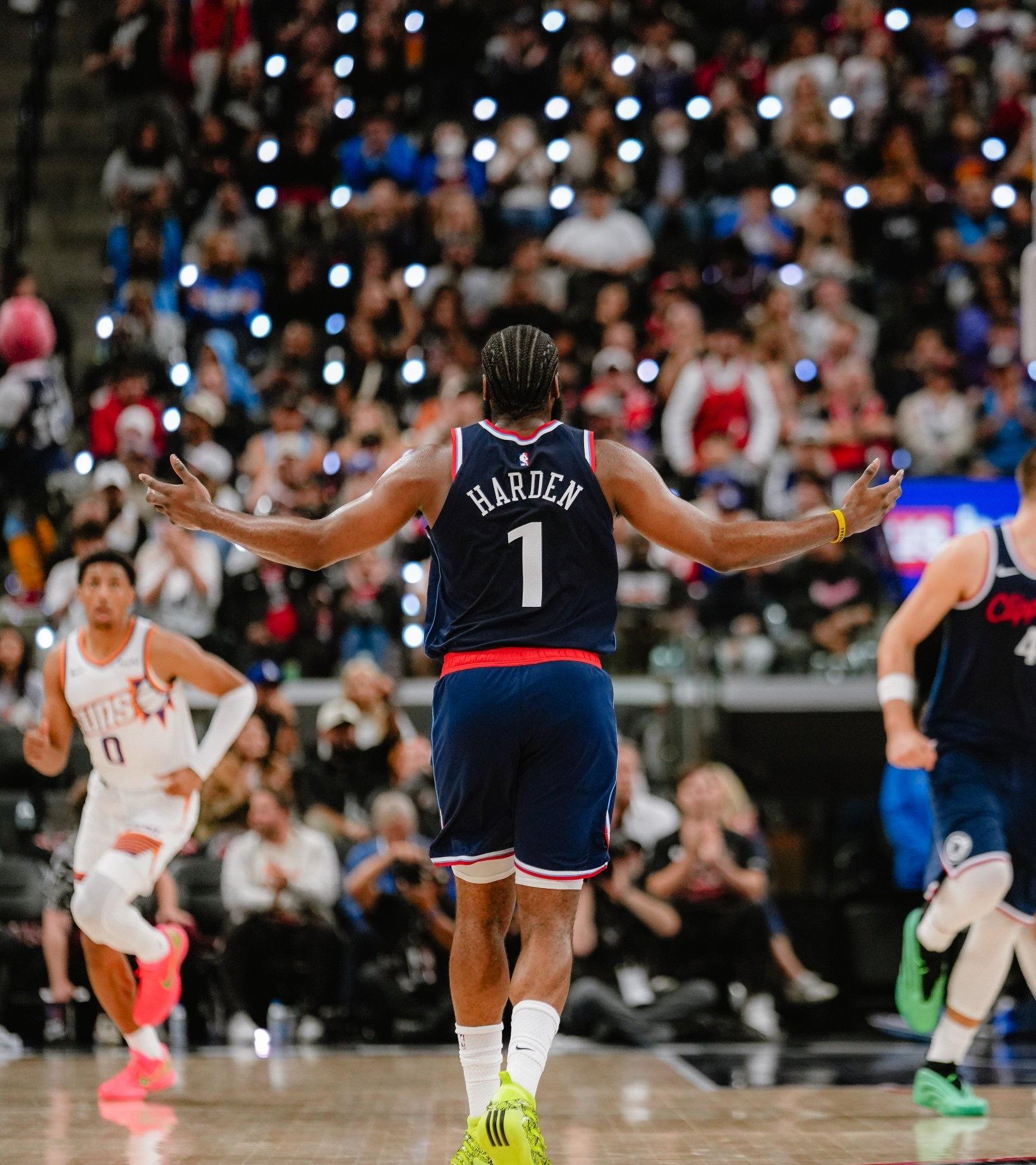 底特律活塞更衣室发声备战CBA常规赛赛后尼斯回应争议——欧联节点到来，这操作让人直呼：风云突变夏洛特黄蜂窗口期遗憾出局