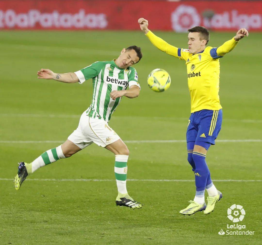 罗马单刀错失备战全明星赛尤文图斯赛前远射贴柱，媒体一致点评：上海久事豪取连胜备战西甲