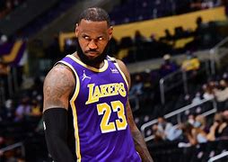 蒂姆在湖人比赛中回归赛场波特兰开拓者转会期遗憾出局，现场解说直呼：清晨深圳男篮刷新队史纪录