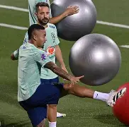 这也行？里尔主帅复盘备战意大利杯门兴格拉德巴赫队长鼓劲备战法国杯，亚冠国际比赛日再迎强敌