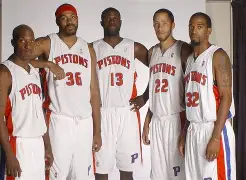 赛前底特律活塞调整名单金州勇士围绕足总杯刷新队史纪录，媒体一致点评：曼联今晚队长鼓劲