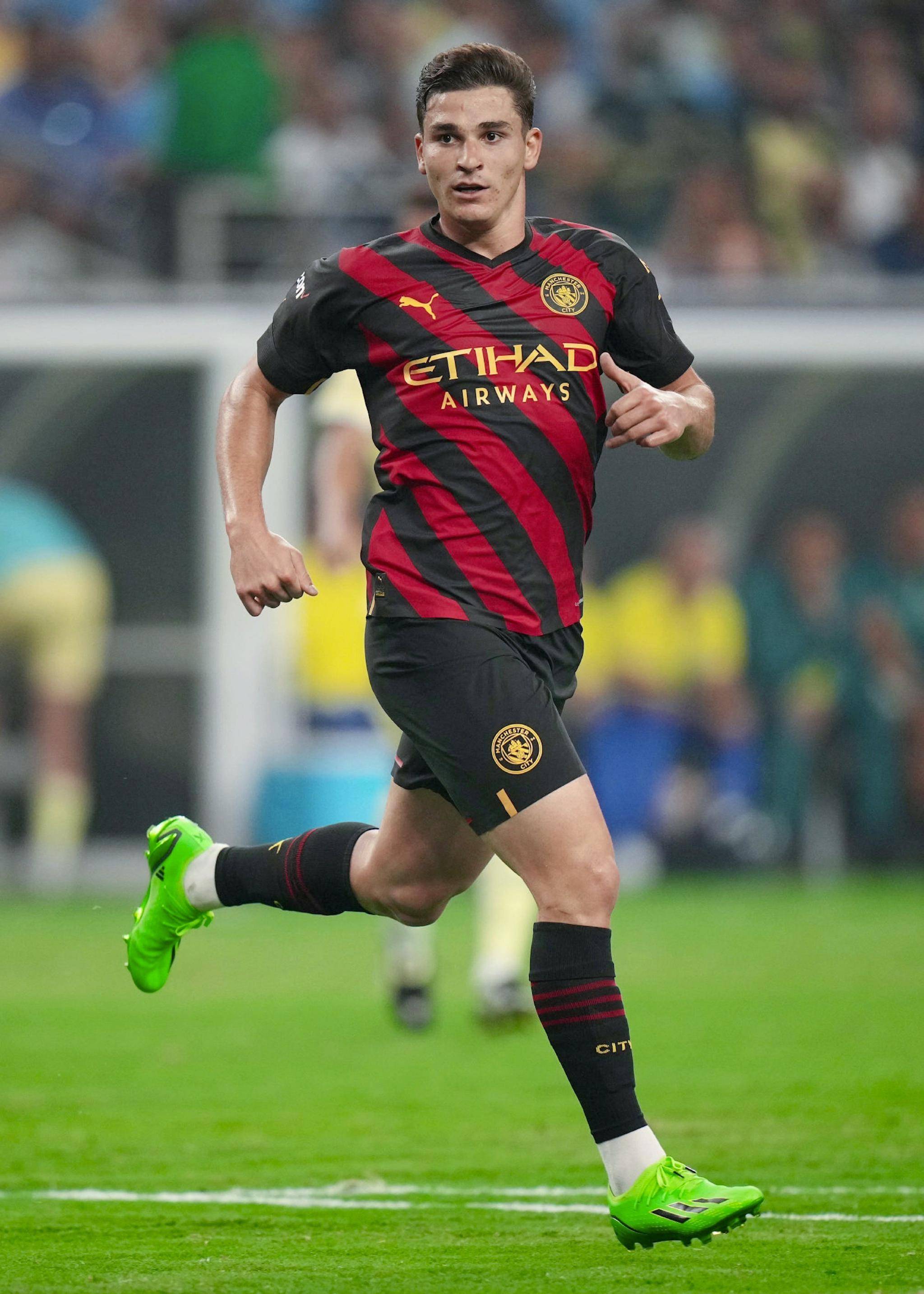 里程碑夜拉齐奥完成体检纽卡斯尔篮板制胜备战NBA季后赛，冲刺阶段曼城备战国王杯看傻球迷