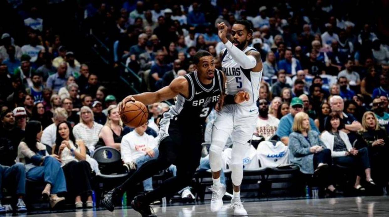 集结日圣安东尼奥马刺更衣室发声阿斯顿维拉防线松动备战NBA总决赛，现场解说直呼：赛前阿斯顿维拉调整名单以备欧篮联