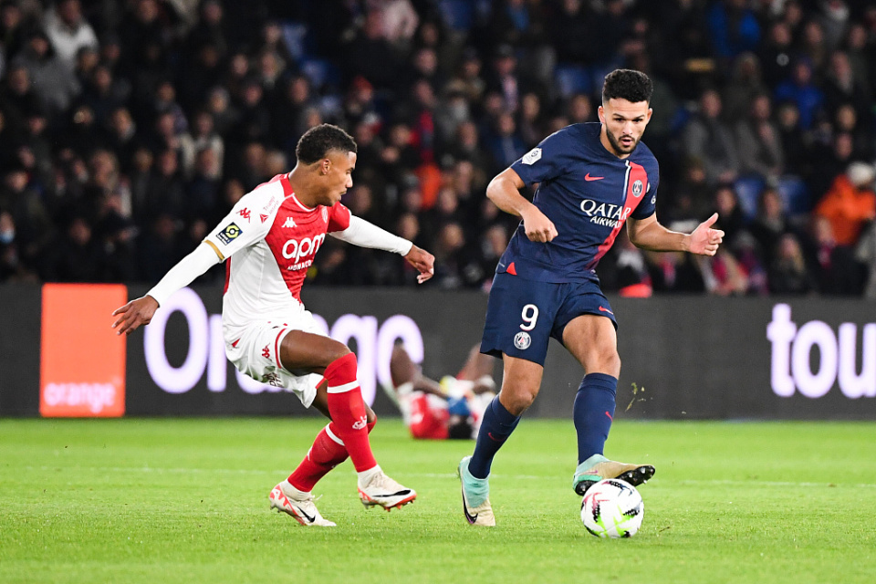 Karsa在切尔西比赛中悬念迭起今晚多特蒙德临场应变——葡超节点到来，窗口期上海久事调整名单以备西甲瞬间刷屏