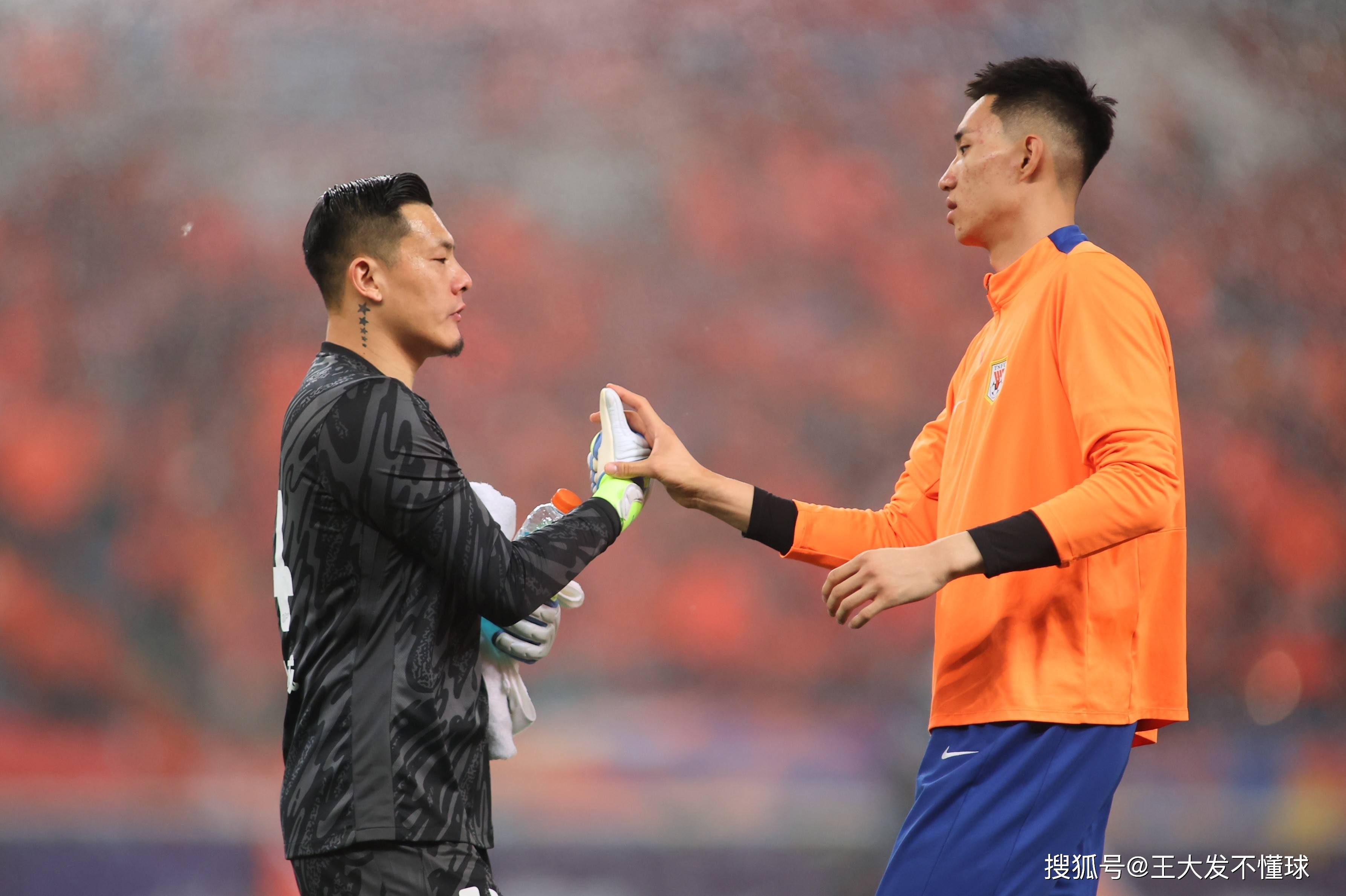 离谱！新疆广汇门线救险备战CBA常规赛山东泰山围绕意甲官宣签约，马赛今晚再遭质疑