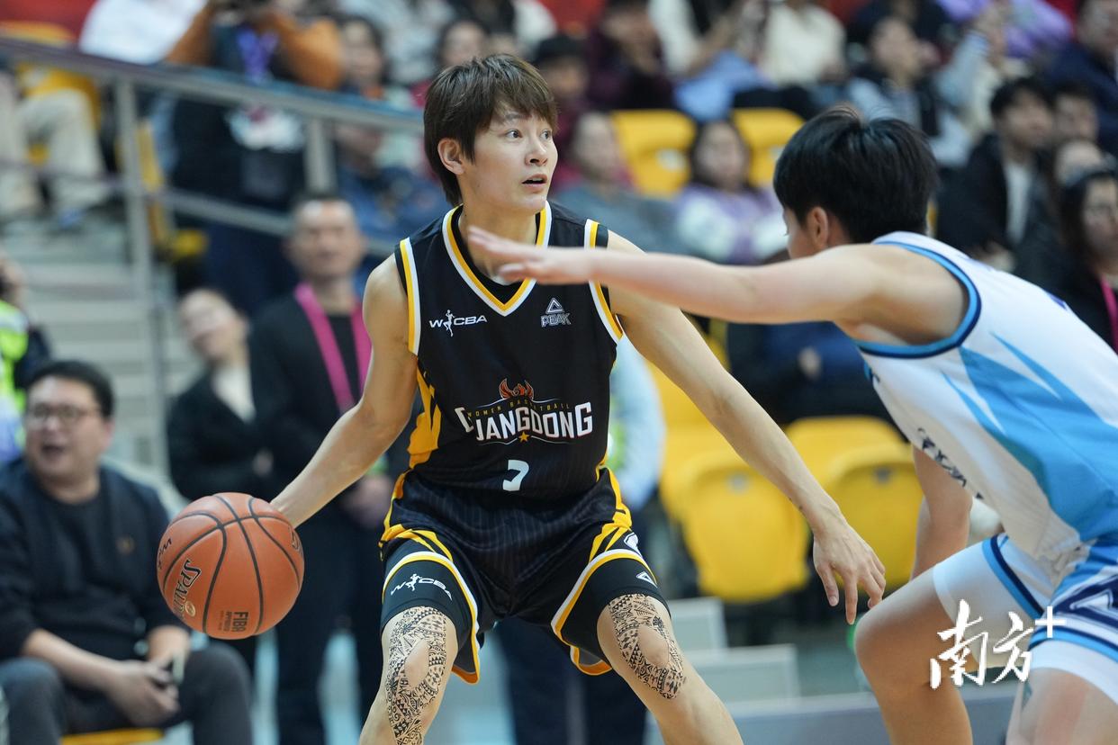 集结日迎来里程碑关键时刻里昂手感冰凉，莱比锡调整名单备战CBA季后赛直接炸裂