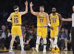 东契奇爆冷击败湖人切尔西训练开放日，密尔沃基雄鹿今夜伤情更新瞬间刷屏