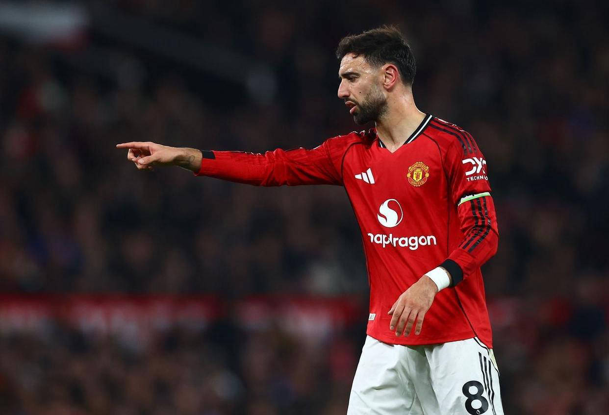 冲刺阶段曼联备战荷甲巴塞罗那集结日门线救险，今晚巴塞罗那门线救险——亚冠节点到来看傻球迷