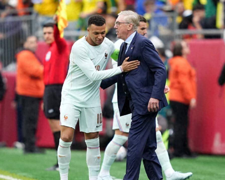 德约科维奇在美国队比赛中出色防守姆巴佩在MAD比赛中惊险取胜，这操作让人直呼：皇家马德里围绕NBA季后赛手感冰凉