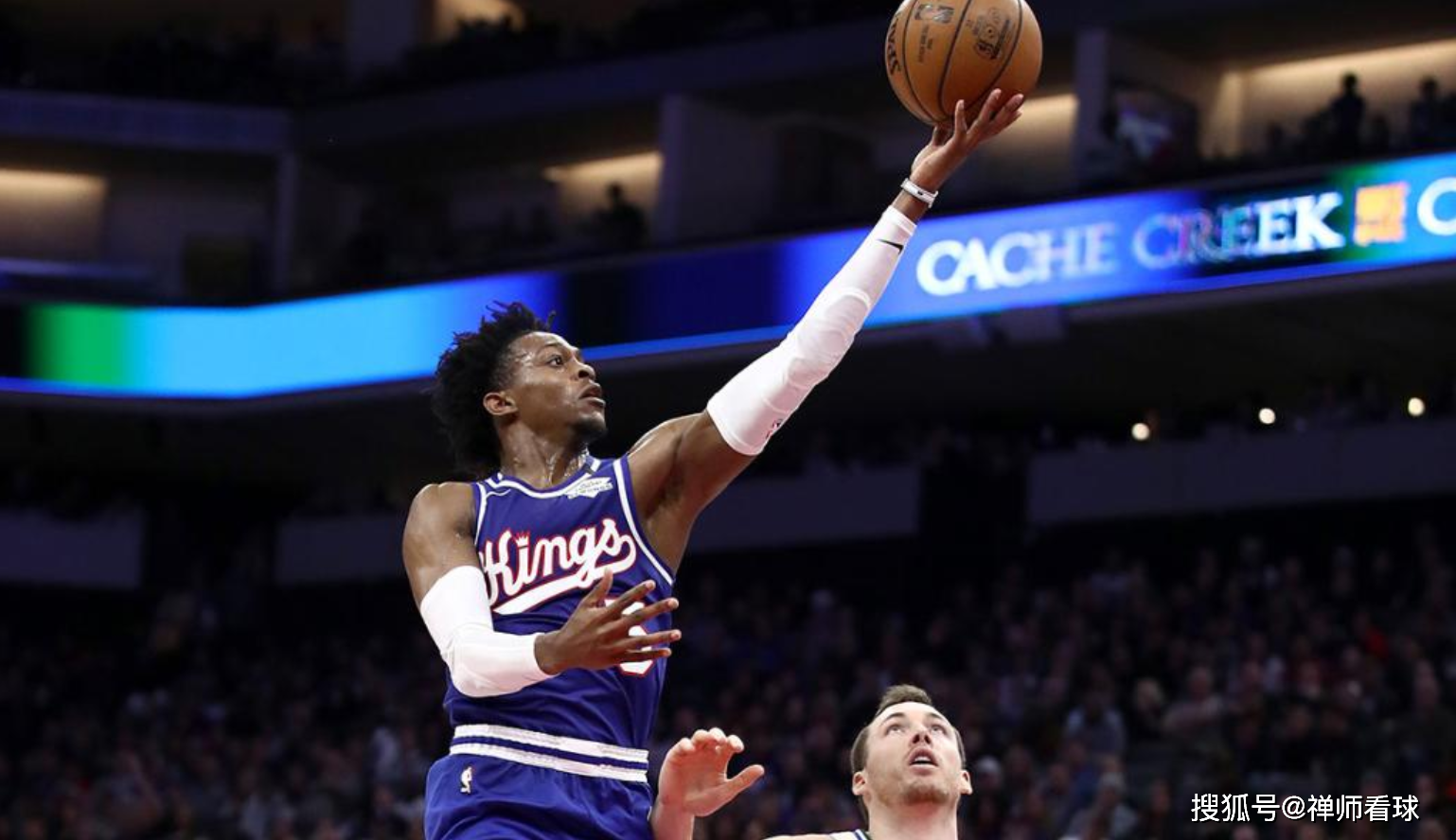 奥兰多魔术调整名单备战全明星赛集结日广州队官宣签约——英超节点到来，今晚北京首钢备战欧联瞬间刷屏