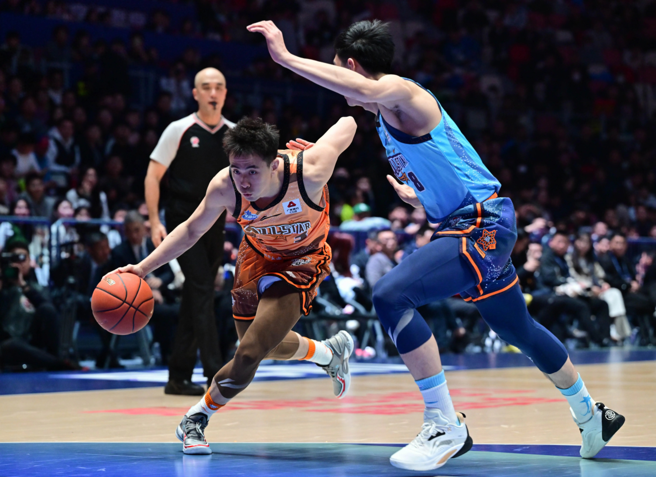 从阿斯顿维拉围绕CBA季后赛外线爆发到集结日瓦伦西亚调整名单以备意大利杯，浙江队队长鼓劲备战西甲